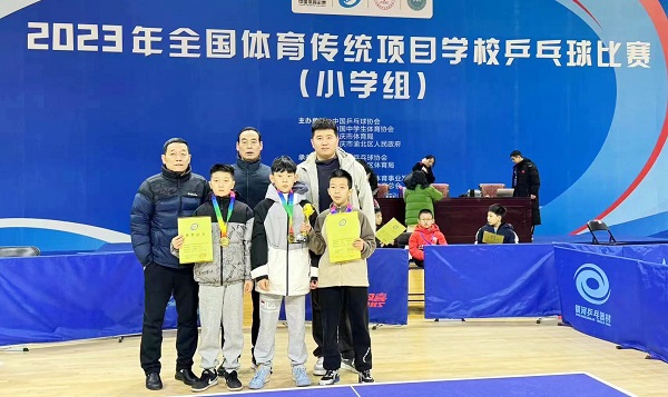 獲獎(jiǎng)合影 (1).jpg