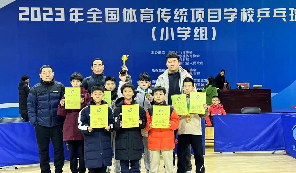 獲獎(jiǎng)合影 (2).jpg