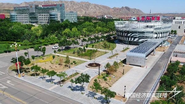 阿拉善高新區(qū)新能源生態(tài)科技館2.jpg?v=1703085647