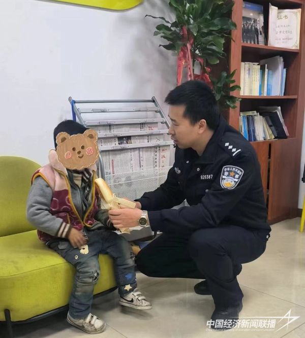 20240104  萌娃貪玩不慎迷路 “警”急助力平安歸家.jpeg