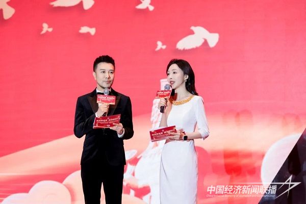 主持人大策、董含露.jpg?v=1704719304