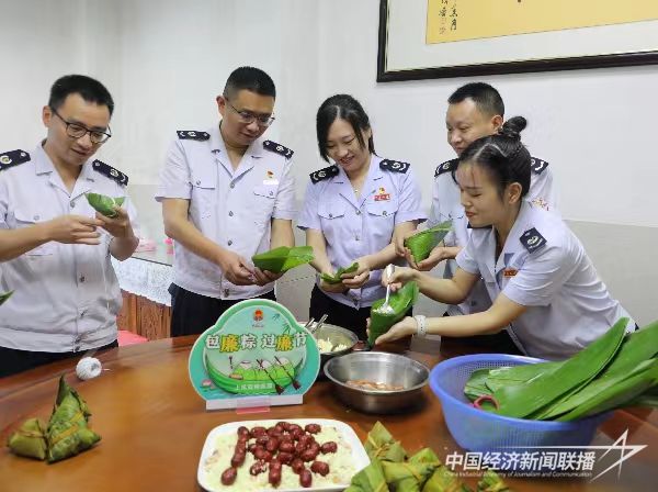 20240112  上杭縣稅務(wù)局：“五心”鍛造模范機(jī)關(guān)6.jpg?v=1705028769