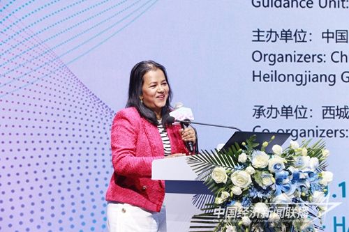 法國Xuan Paris品牌設(shè)計師Nguyen Thu Xuan進行交流分享.jpg?v=1705137712