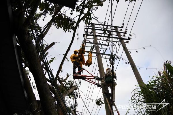 20240122  云霄供電：“小平臺”開辟帶電作業(yè)新方式2.jpeg