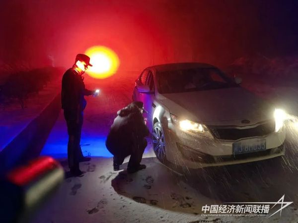 20240124  福安“雪警”保民生安全護(hù)道路暢通4.jpeg