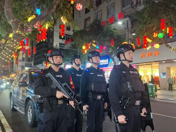 20240221  福安公安巡特警：春節(jié)巡防不停歇 守護平安福安城2.jpg