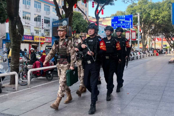 20240221  福安公安巡特警：春節(jié)巡防不停歇 守護平安福安城6.jpg