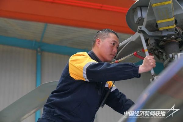 20240223  航空工業(yè)昌飛2023年度勞動模范萬明軍3.jpeg