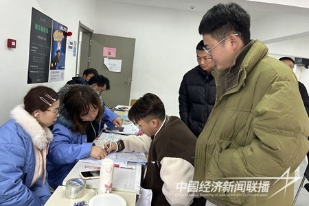 人大代表帶求職者在凱耀求職_proc.jpg?v=1708876444