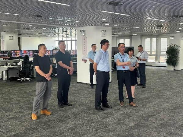 20240905  廈門市生態(tài)環(huán)境局主要領(lǐng)導(dǎo)深入海滄調(diào)研1.jpg?x-oss-process=style/water